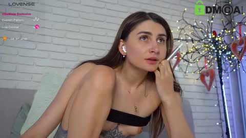 Snapshot of _wild_berry chatting on 02-24-25, 05:11 Lily online show from 02-24-25, 05:11