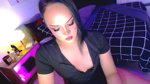 Snapshot of _womanofdreams_ chatting on 07-28-26, 04:05 Sofie online show from 07-28-26, 04:05