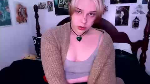 Snapshot of _xxalexx chatting on 10-12-25, 02:32 _xxalexx online show from 10-12-25, 02:32