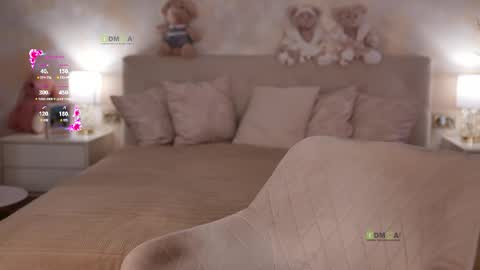 Snapshot of _your_angel chatting on 10-23-25, 09:35 YOUR ANGEL online show from 10-23-25, 09:35