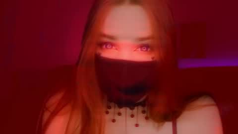 Snapshot of _yourwetdreams_ chatting on 06-04-26, 11:27 Roxy online show from 06-04-26, 11:27