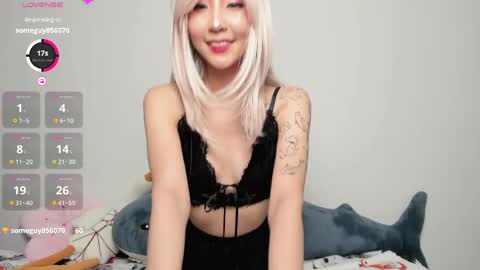 Mia online show from 05-20-26, 10:27
