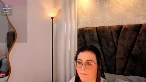 zoe online show from 02-04-26, 12:00