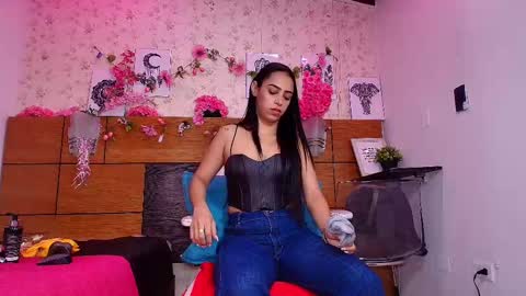 Snapshot of a_aisha chatting on 09-13-25, 11:54 Aisha online show from 09-13-25, 11:54