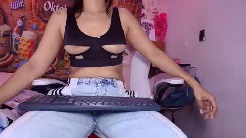 Snapshot of a_aisha chatting on 10-03-25, 11:51 Aisha online show from 10-03-25, 11:51