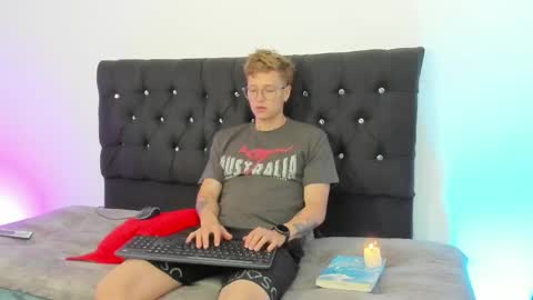 Snapshot of a_sexy_couple__ chatting on 10-02-25, 07:43 A Sexy Couple online show from 10-02-25, 07:43