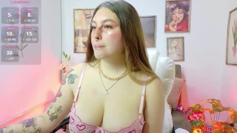 Snapshot of aaaaamy_1 chatting on 10-27-25, 11:09 Aamy online show from 10-27-25, 11:09