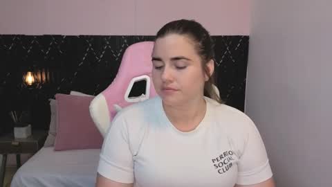 Snapshot of aabby_lee chatting on 02-20-26, 06:52 Abby Lee online show from 02-20-26, 06:52