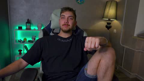 Alex online show from 02-08-25, 05:18