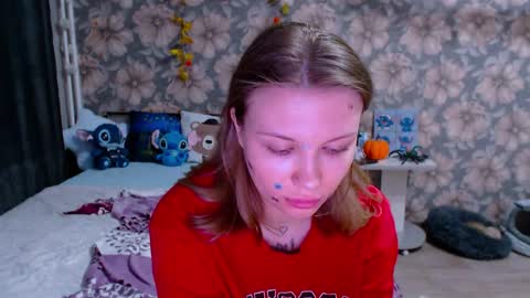 Snapshot of aalicebubble chatting on 10-29-25, 11:06 Alice online show from 10-29-25, 11:06