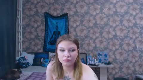 Snapshot of aalicebubble chatting on 11-17-25, 11:16 Alice online show from 11-17-25, 11:16