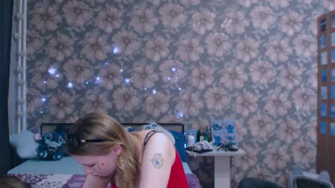 Snapshot of aalicebubble chatting on 02-10-26, 07:01 Alice online show from 02-10-26, 07:01