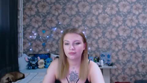 Snapshot of aalicebubble chatting on 02-17-26, 10:01 Alice online show from 02-17-26, 10:01