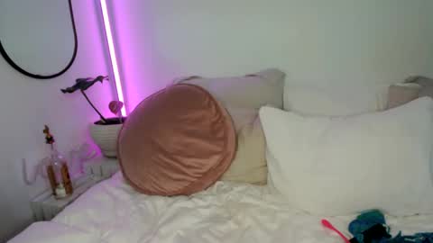 Snapshot of aaliyahlayla chatting on 01-19-25, 02:36 Aaliyahlayla online show from 01-19-25, 02:36