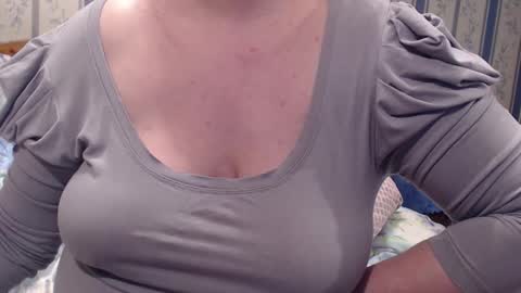 Snapshot of aamarillis chatting on 10-26-25, 04:24 NINA online show from 10-26-25, 04:24