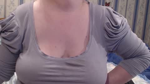 Snapshot of aamarillis chatting on 12-05-25, 05:38 NINA online show from 12-05-25, 05:38