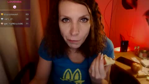 Snapshot of aamazingjoi chatting on 01-06-25, 04:04 Katie online show from 01-06-25, 04:04