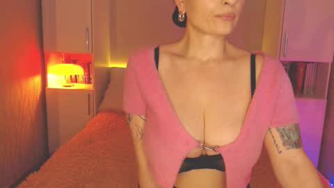 Snapshot of aamica chatting on 03-10-26, 06:35 Lea online show from 03-10-26, 06:35