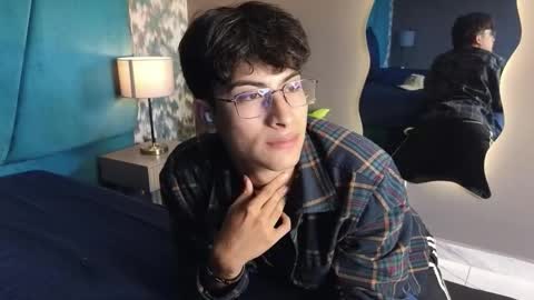 Aaron Ezequiel online show from 11-23-25, 08:41