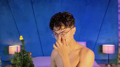 Snapshot of aaron_eze chatting on 12-04-25, 11:57 Aaron Ezequiel online show from 12-04-25, 11:57