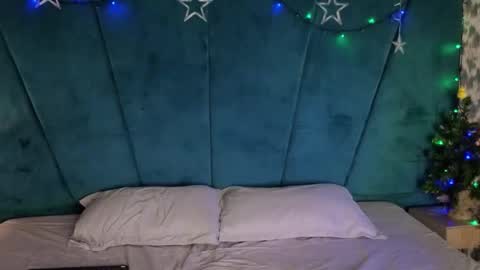 Snapshot of aaron_eze chatting on 12-18-25, 10:38 Aaron Ezequiel online show from 12-18-25, 10:38