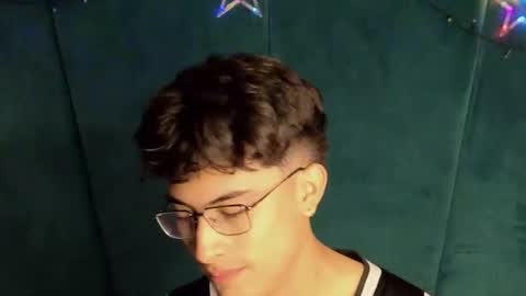 Snapshot of aaron_eze chatting on 12-20-25, 10:50 Aaron Ezequiel online show from 12-20-25, 10:50