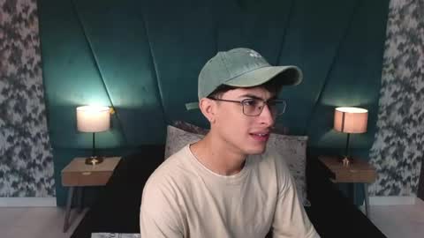 Snapshot of aaron_eze chatting on 06-12-26, 12:26 Aaron Ezequiel online show from 06-12-26, 12:26