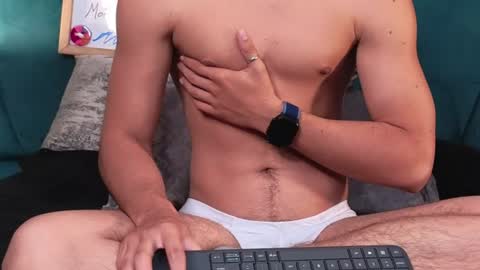 Snapshot of aaron_eze chatting on 06-13-26, 02:59 Aaron Ezequiel online show from 06-13-26, 02:59