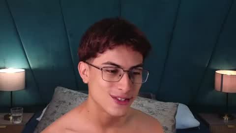 Snapshot of aaron_eze chatting on 06-21-26, 12:41 Aaron Ezequiel online show from 06-21-26, 12:41