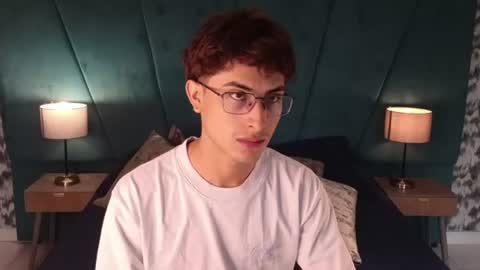 Snapshot of aaron_eze chatting on 06-25-26, 01:48 Aaron Ezequiel online show from 06-25-26, 01:48