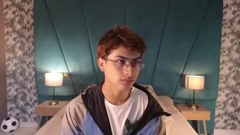 Snapshot of aaron_eze chatting on 07-12-26, 12:07 Aaron Ezequiel online show from 07-12-26, 12:07