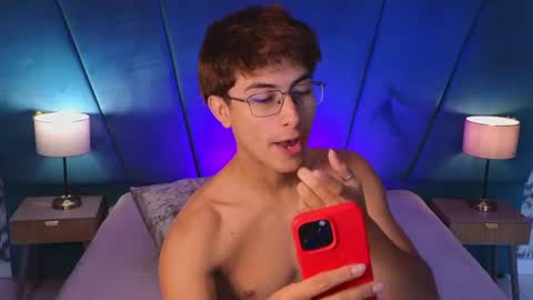 Snapshot of aaron_eze chatting on 07-17-26, 01:07 Aaron Ezequiel online show from 07-17-26, 01:07