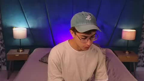 Snapshot of aaron_eze chatting on 07-19-26, 12:09 Aaron Ezequiel online show from 07-19-26, 12:09