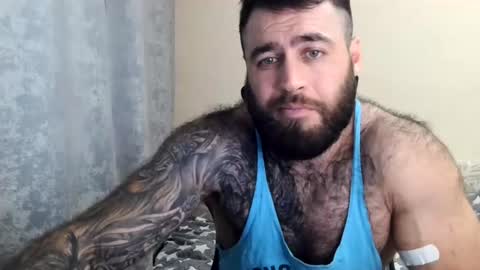 Snapshot of aaron_royal chatting on 06-17-26, 01:12 Davin tayl online show from 06-17-26, 01:12