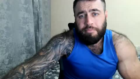 Snapshot of aaron_royal chatting on 06-18-26, 08:35 Davin tayl online show from 06-18-26, 08:35