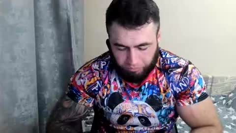 Snapshot of aaron_royal chatting on 06-20-26, 08:33 Davin tayl online show from 06-20-26, 08:33