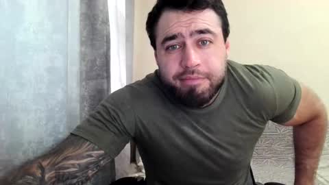 Snapshot of aaron_royal chatting on 07-24-26, 03:26 Davin tayl online show from 07-24-26, 03:26