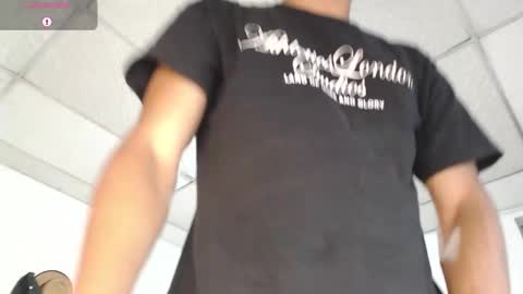 Snapshot of aaronblack1_ chatting on 09-22-25, 01:51 Heyy my name is Aaron online show from 09-22-25, 01:51