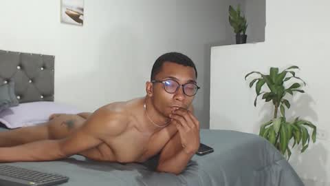 Snapshot of aaronblack1_ chatting on 03-06-26, 12:07 Heyy my name is Aaron online show from 03-06-26, 12:07