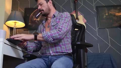 Aaron online show from 11-14-25, 04:33