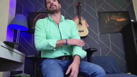 Aaron online show from 11-28-25, 05:32