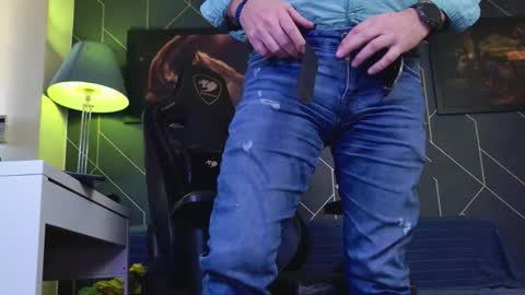 Snapshot of aaronbomer chatting on 01-17-26, 12:21 Aaron online show from 01-17-26, 12:21