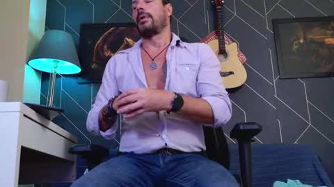 Snapshot of aaronbomer chatting on 02-20-26, 06:37 Aaron online show from 02-20-26, 06:37