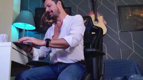 Snapshot of aaronbomer chatting on 02-22-26, 02:04 Aaron online show from 02-22-26, 02:04