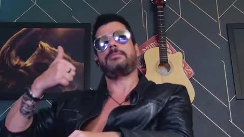 Snapshot of aaronbomer chatting on 03-04-26, 01:22 Aaron online show from 03-04-26, 01:22