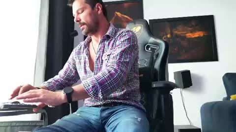 Aaron online show from 06-15-26, 04:58
