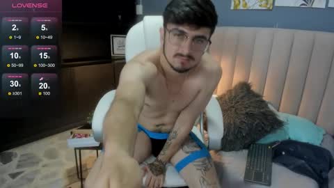 Snapshot of aaronfuentes7 chatting on 09-20-25, 06:09 aaronfuentes7 online show from 09-20-25, 06:09