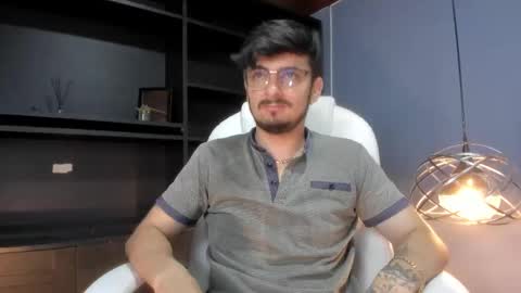 Snapshot of aaronfuentes7 chatting on 09-23-25, 05:49 aaronfuentes7 online show from 09-23-25, 05:49