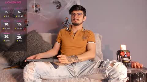 Snapshot of aaronfuentes7 chatting on 10-10-25, 08:19 aaronfuentes7 online show from 10-10-25, 08:19