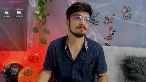 Snapshot of aaronfuentes7 chatting on 10-12-25, 01:32 aaronfuentes7 online show from 10-12-25, 01:32
